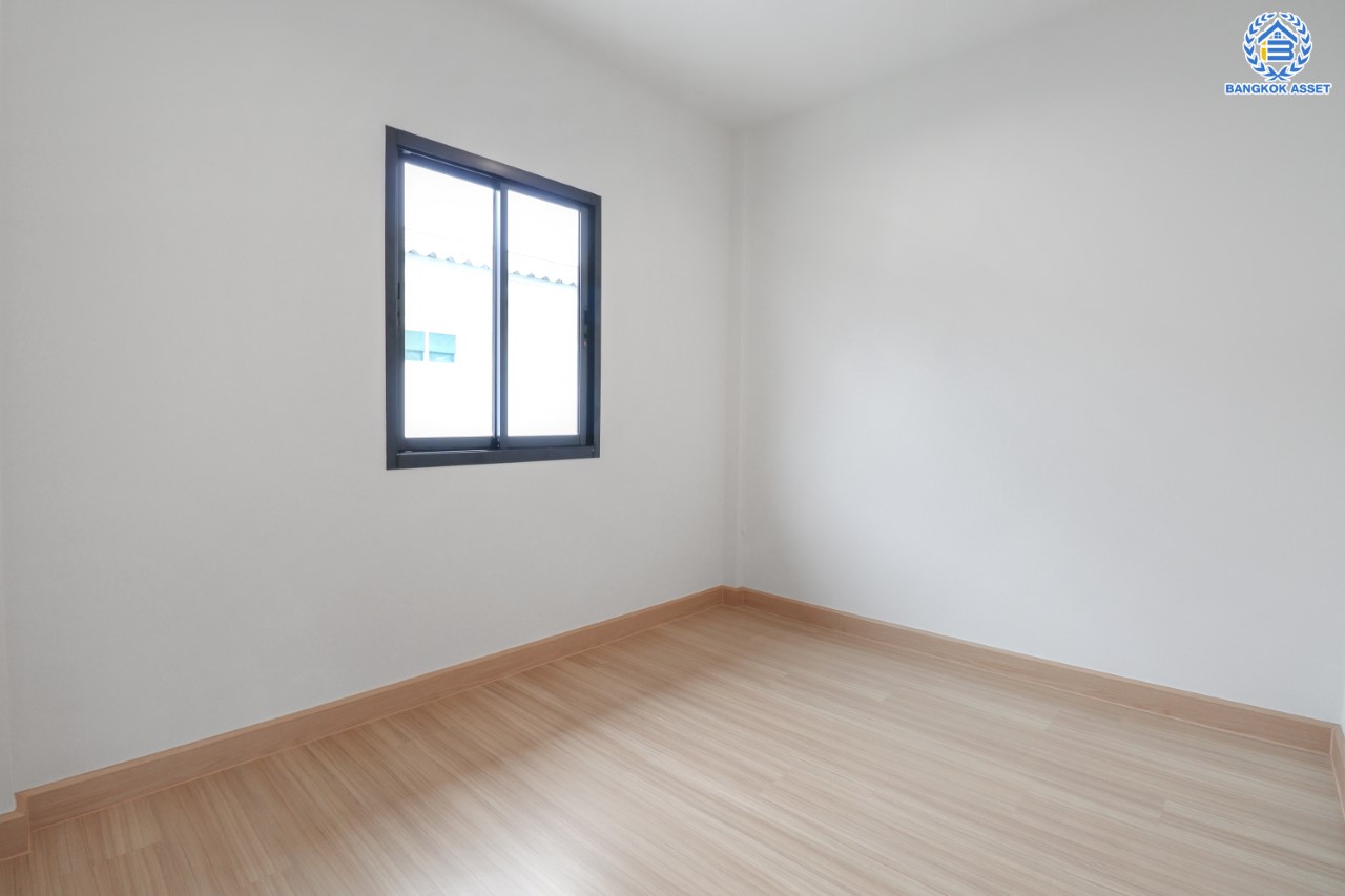 บ้านมือสองตกแต่งใหม่ ม.บัวทองธานีพาร์ค กาญจนาฯ-บางบัวทอง ทาวน์เฮ้าส์พร้อมเข้าอยู่ เนื้อที่ 19.5 ตร.ว. ฟังก์ชัน 3 ห้องนอน 2 ห้องน้ำ 1 ที่จอดรถ บนทำเลเดินทางสะดวก เข้า-ออกได้ทั้ง ถ.กาญจนาฯ และ ถ. บางกรวย-ไทรน้อย ใกล้ทางด่วน, เซ็นทรัลเวสต์เกต และรถไฟฟ้าสายสีม่วง "สถานีคลองบางไผ่"…